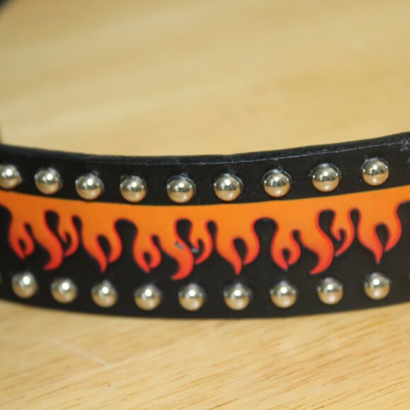 Genuine Black Bonded Leather Silver Studded Flame Biker Trucker Belt 32 - Picture 3 of 8